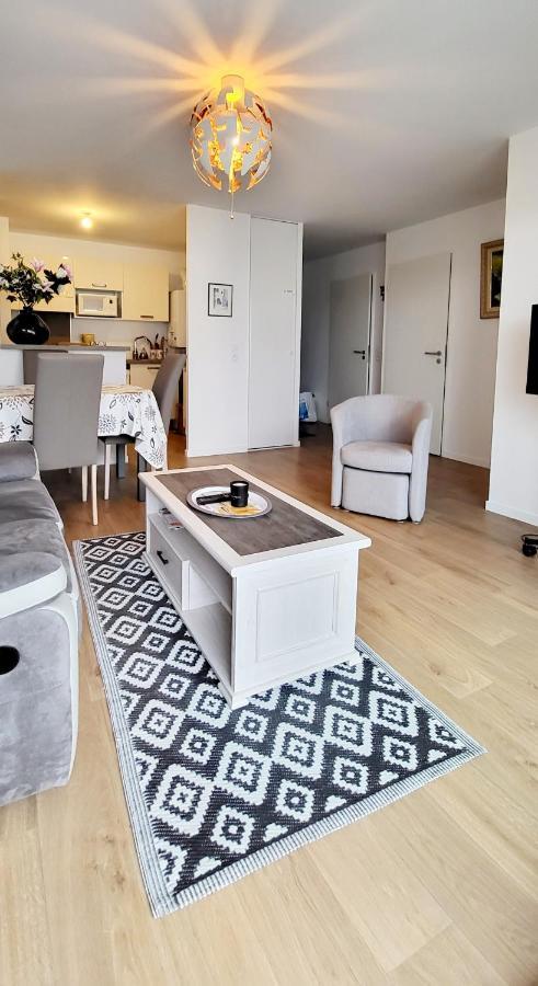 Appartement Moderne Finement Decore Avec Balcon A Vannes Centre Extérieur photo