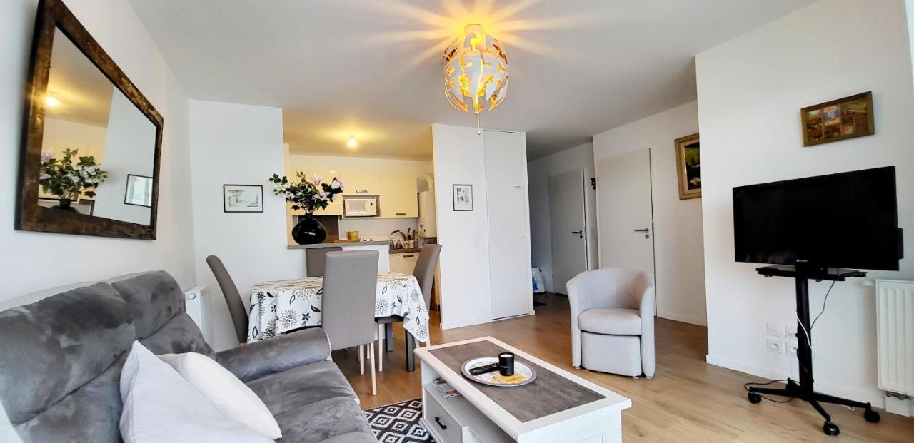 Appartement Moderne Finement Decore Avec Balcon A Vannes Centre Extérieur photo