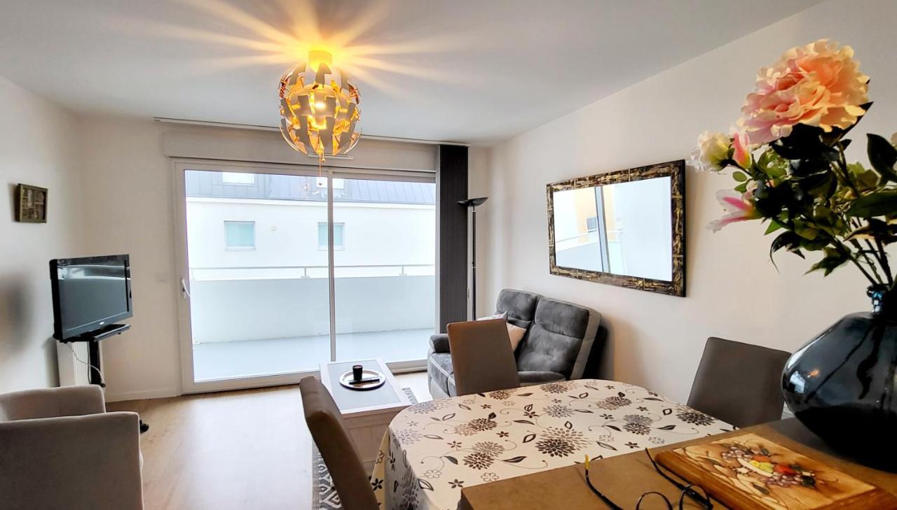 Appartement Moderne Finement Decore Avec Balcon A Vannes Centre Extérieur photo